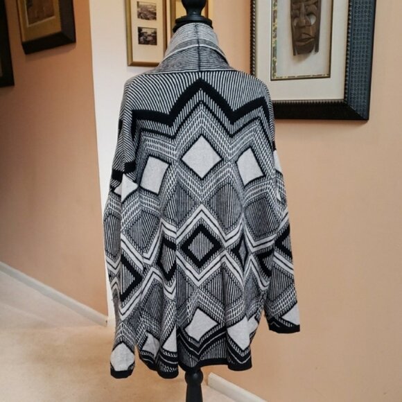 Old Navy Black & Tan Geometric Chevron Diamond Knit Open Front Cardigan - Picture 4 of 8